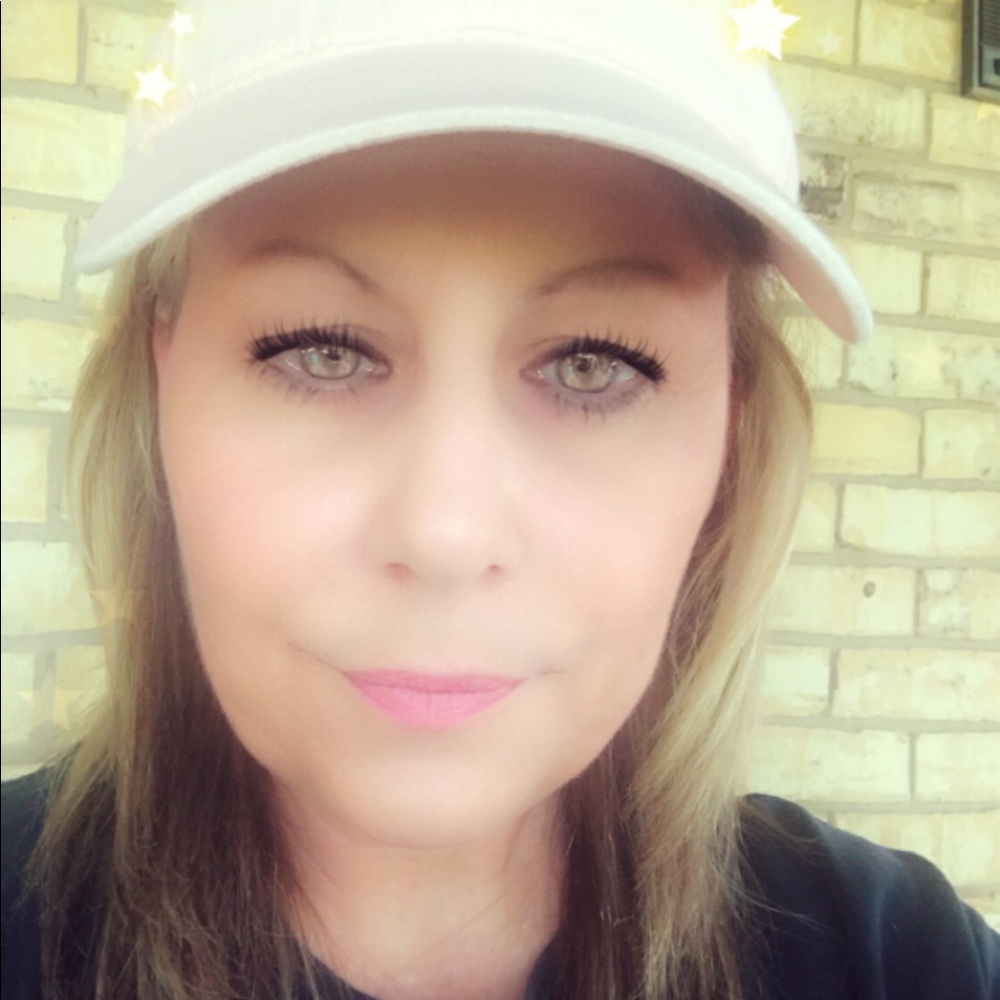 Meet your Posher, Debbie